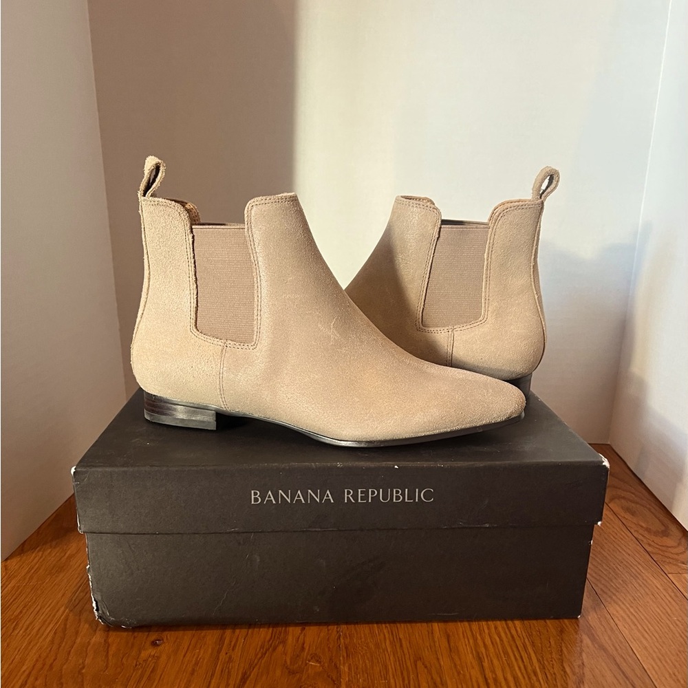 NIB Banana Republic Everest Chelsea Boot